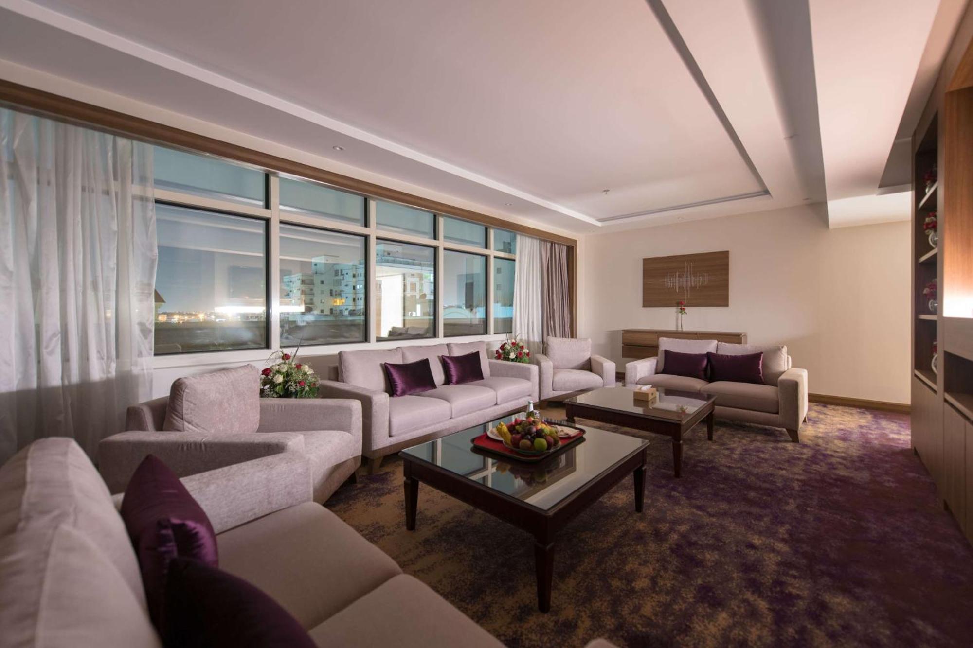 מלון Ramada By Wyndham Continental ג'דה מראה חיצוני תמונה